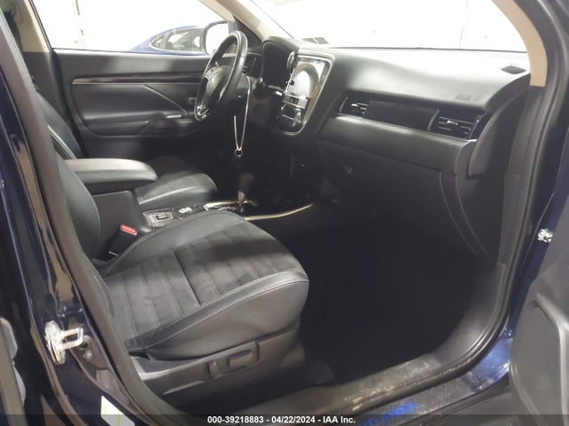 JA4AZ3A39KZ004237 Mitsubishi Outlander Se