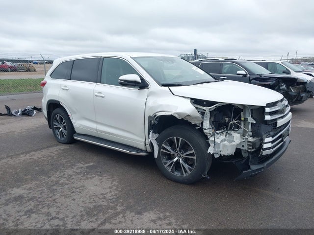 Toyota Highlander Le 2018 5TDBZRFH5JS881549 main image