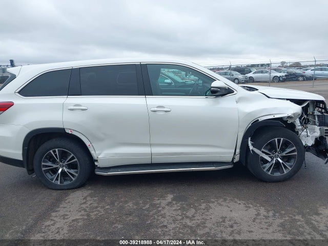Toyota Highlander Le 2018 5TDBZRFH5JS881549 Image 13