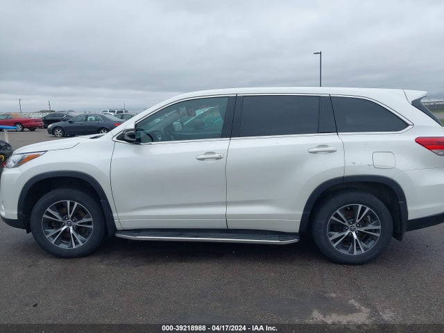 Toyota Highlander Le 2018 5TDBZRFH5JS881549 Image 14