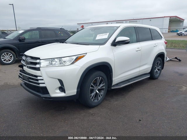 Toyota Highlander Le 2018 5TDBZRFH5JS881549 Image 2