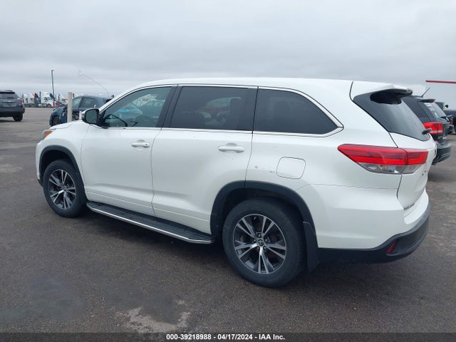 Toyota Highlander Le 2018 5TDBZRFH5JS881549 Image 3