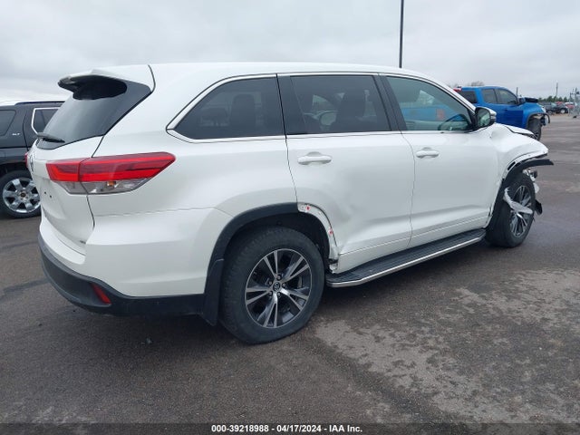 Toyota Highlander Le 2018 5TDBZRFH5JS881549 Image 4