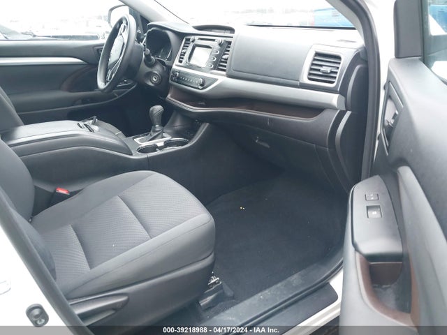 Toyota Highlander Le 2018 5TDBZRFH5JS881549 Image 5