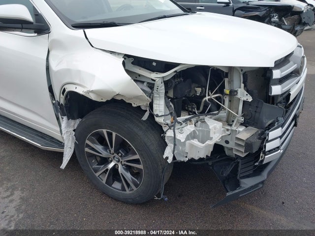 Toyota Highlander Le 2018 5TDBZRFH5JS881549 Image 6