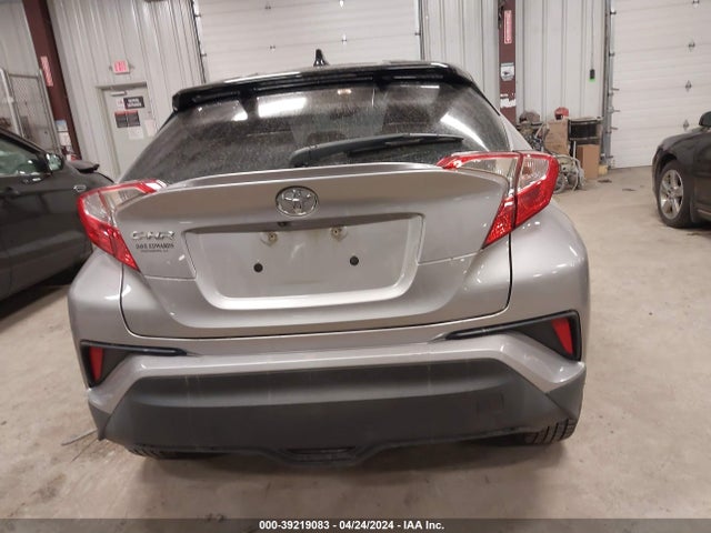 Toyota C-HR XLE 2019 NMTKHMBX6KR088490 Image 16