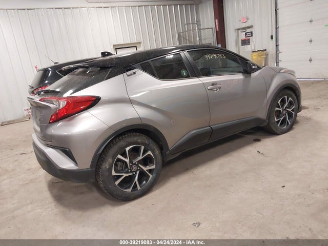 Toyota C-HR XLE 2019 NMTKHMBX6KR088490 Image 4