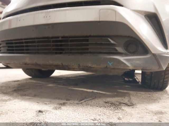 Toyota C-HR XLE 2019 NMTKHMBX6KR088490 Image 6