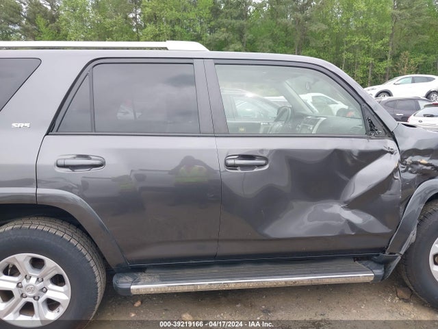 Toyota 4RUNNER SR5 2018 JTEZU5JR2J5167689 Image 13