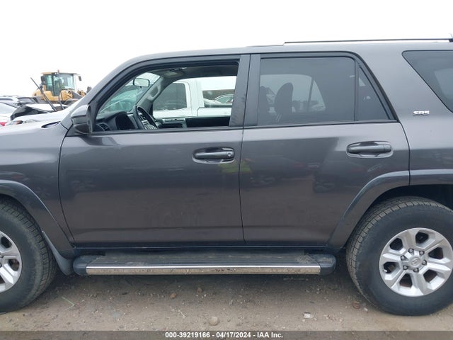Toyota 4RUNNER SR5 2018 JTEZU5JR2J5167689 Image 14