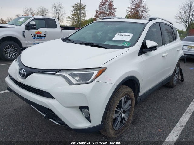 Toyota Rav4 Xle 2016 JTMWFREV1GJ073352 Image 2