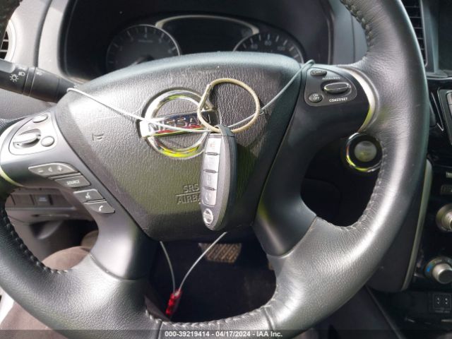 5N1DR2MN0JC622084 Nissan Pathfinder Sv