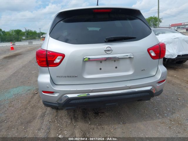 5N1DR2MN0JC622084 Nissan Pathfinder Sv