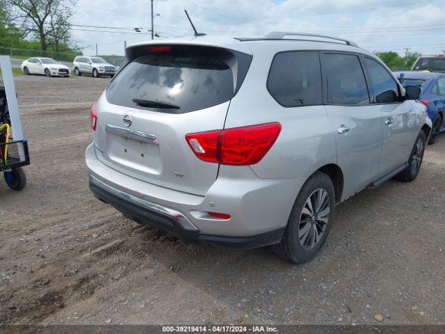 5N1DR2MN0JC622084 Nissan Pathfinder Sv