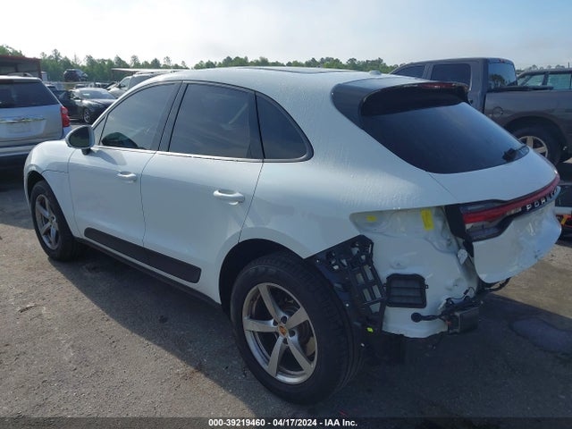 2021 PORSCHE MACAN WP1AA2A59MLB12001 Photo 2