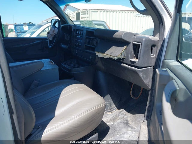 Chevrolet Express 2500 Work Van 2015 1GCWGFCF2F1196874 Image 5