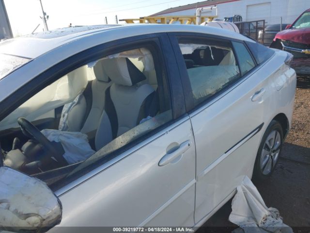 JTDKARFU5H3535114 Toyota Prius Four