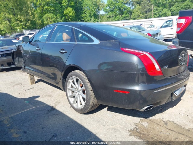 2011 JAGUAR XJ SAJWA1CB7BLV19866 Photo 2