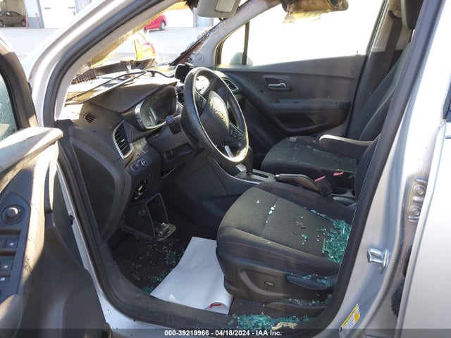 Chevrolet TRAX LS 2019 3GNCJKSB4KL286789 Image 5