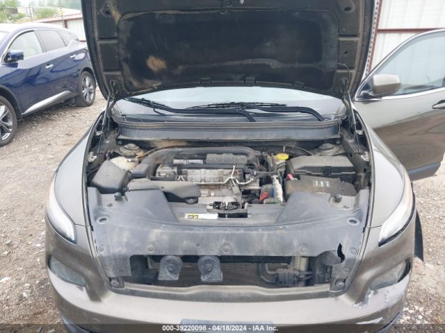1C4PJLCB4EW261694 Jeep Cherokee Latitude