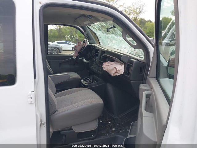 1GAWGFFG9H1126479 Chevrolet Express 2500 Lt