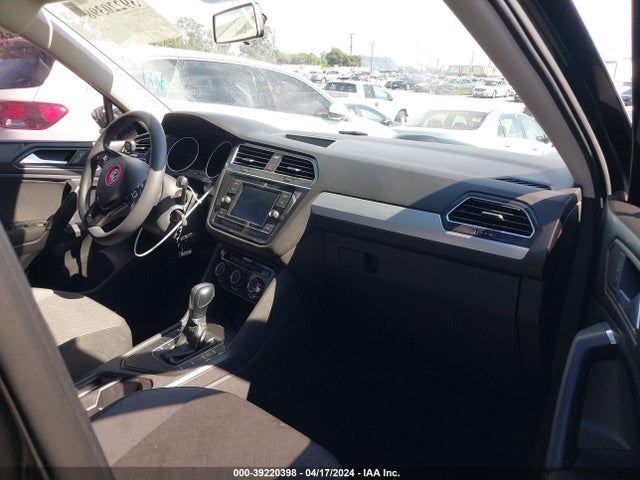 3VV1B7AX9KM009218 Volkswagen Tiguan 2.0t S