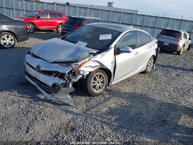 Toyota Prius Three 2016 JTDKARFU5G3005384 Image 2