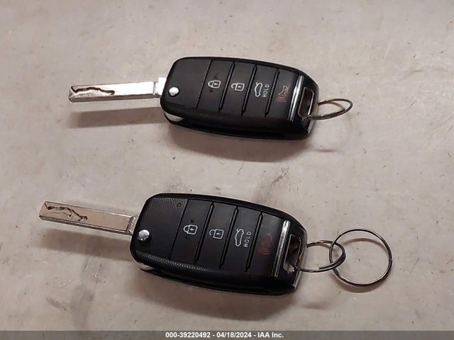 KIA Optima Lx 2018 5XXGT4L30JG201397 Image 11