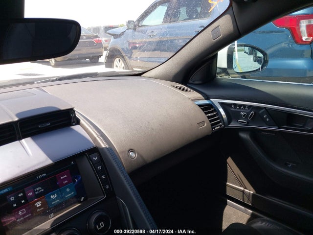 2018 JAGUAR F-TYPE SAJDD1EV4JCK49094 Photo 4