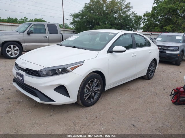 KIA Forte Lxs 2023 3KPF24AD2PE566806 Image 2