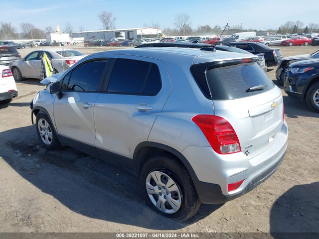 Chevrolet TRAX LS 2018 KL7CJKSBXJB576959 Image 3