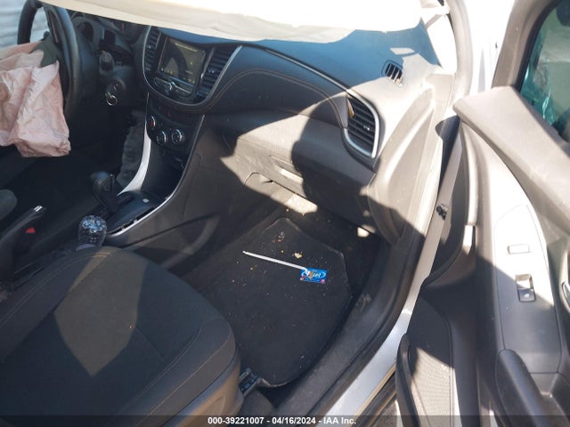 Chevrolet TRAX LS 2018 KL7CJKSBXJB576959 Image 5