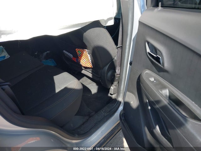 Chevrolet TRAX LS 2018 KL7CJKSBXJB576959 Image 8