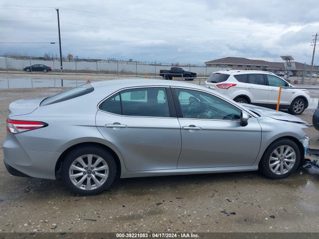 Toyota CAMRY LE 2018 4T1B11HK7JU652153 Image 14