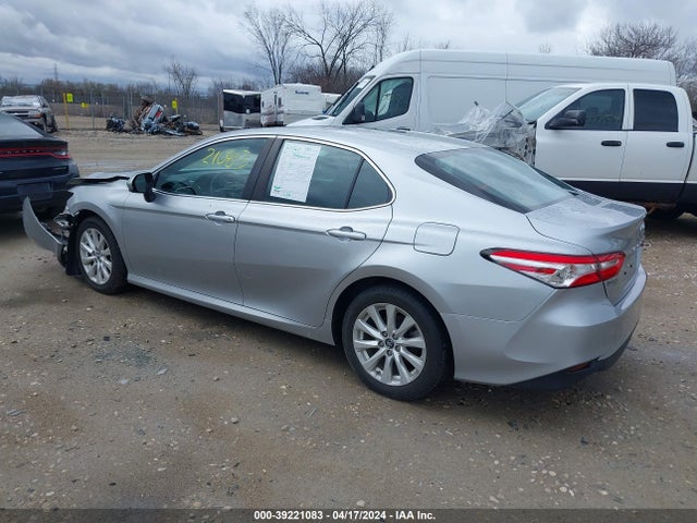 Toyota CAMRY LE 2018 4T1B11HK7JU652153 Image 3