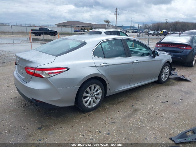 Toyota CAMRY LE 2018 4T1B11HK7JU652153 Image 4