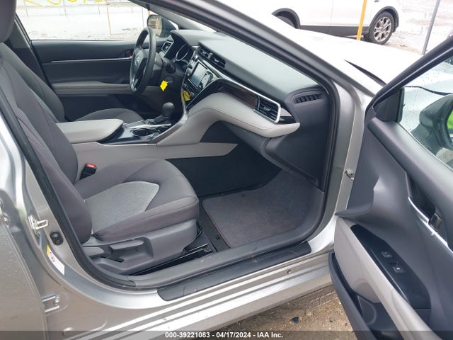 Toyota CAMRY LE 2018 4T1B11HK7JU652153 Image 5