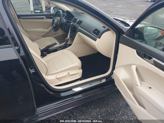 1VWAA7A38JC048426 Volkswagen Passat 2.0t R-line/2.0t S