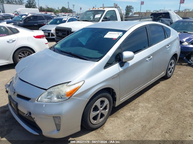 Toyota Prius Two 2014 JTDKN3DU3E0382623 Image 2