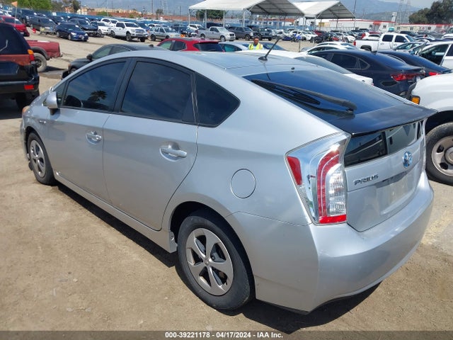 Toyota Prius Two 2014 JTDKN3DU3E0382623 Image 3