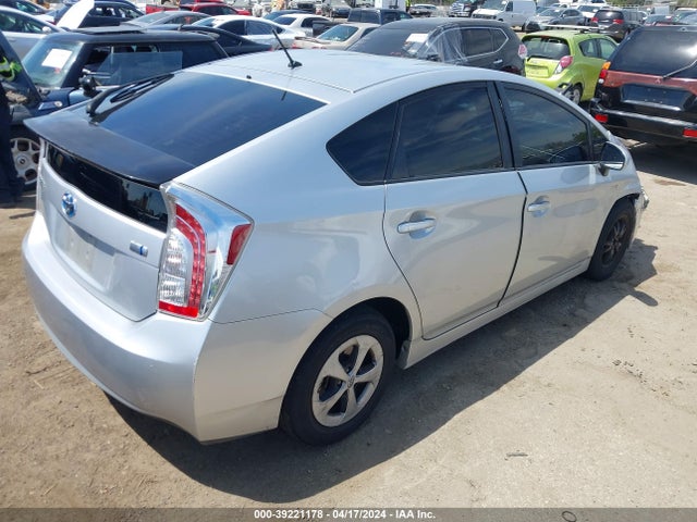 Toyota Prius Two 2014 JTDKN3DU3E0382623 Image 4