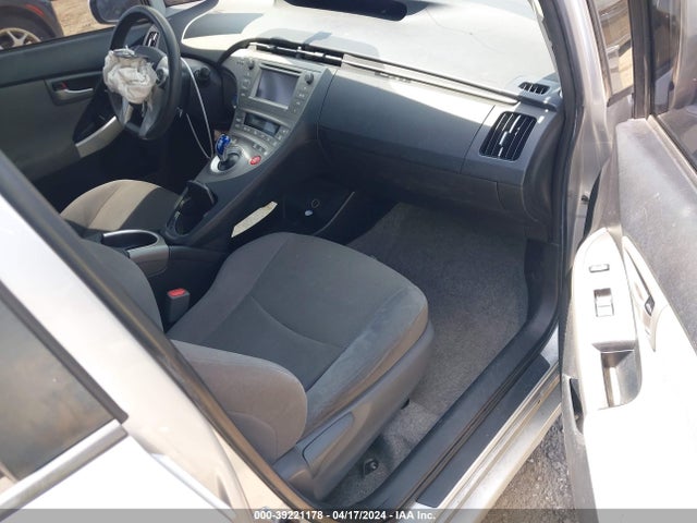 Toyota Prius Two 2014 JTDKN3DU3E0382623 Image 5