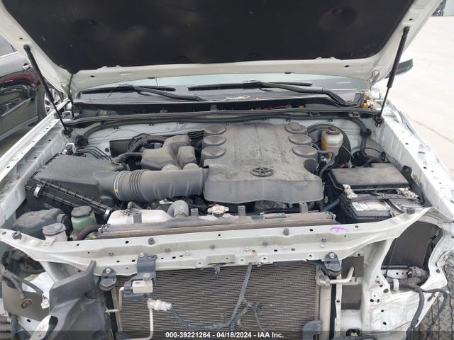 Toyota 4RUNNER SR5 2018 JTEZU5JR3J5179687 Image 10