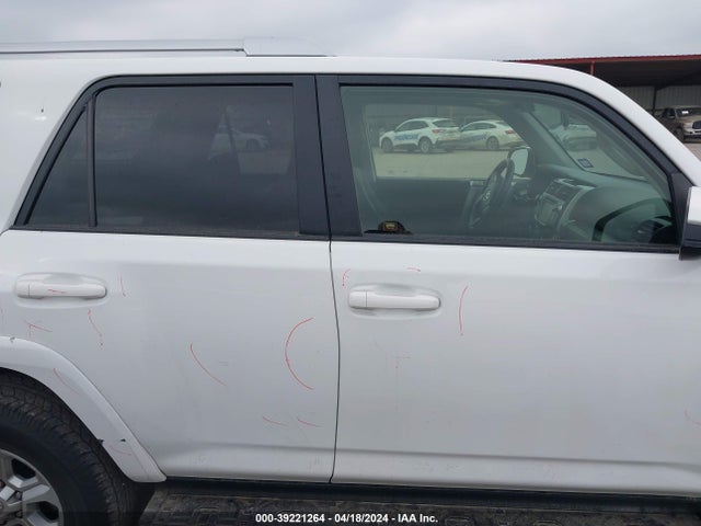 Toyota 4RUNNER SR5 2018 JTEZU5JR3J5179687 Image 14