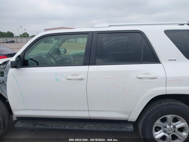 Toyota 4RUNNER SR5 2018 JTEZU5JR3J5179687 Image 15