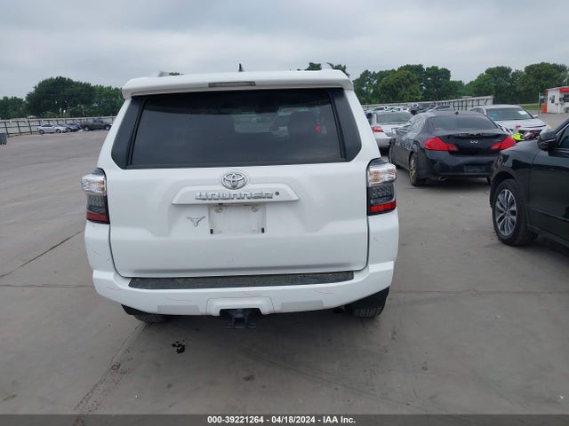Toyota 4RUNNER SR5 2018 JTEZU5JR3J5179687 Image 17