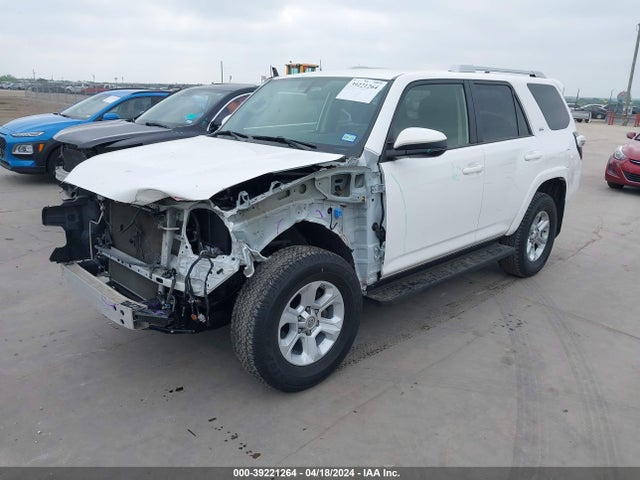 Toyota 4RUNNER SR5 2018 JTEZU5JR3J5179687 Image 2