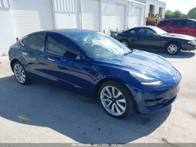 39221268 :رقم المزاد ، 5YJ3E1EA0JF164454 vin ، 2018 Tesla Model 3 Long Range/mid Range مزاد بيع