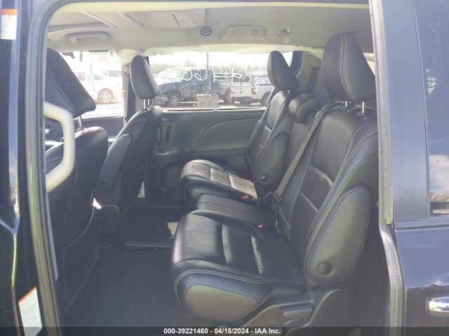 39221460 :رقم المزاد ، 5TDXZ3DC7JS949294 vin ، 2018 Toyota Sienna Se Premium 8 Passenger مزاد بيع