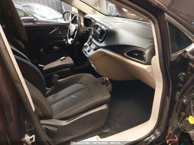 Chrysler Pacifica Touring 2017 2C4RC1DG8HR525479 Image 5